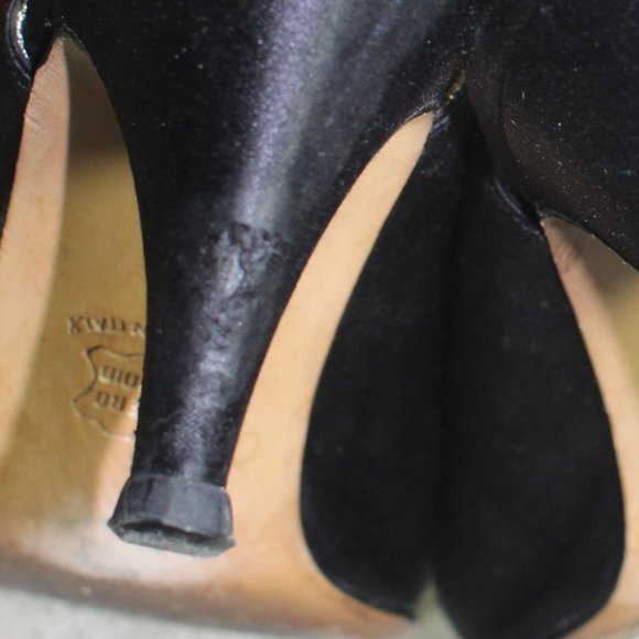 Salvatore Ferragamo Size 7.5 Black Fabric with Beaded Bow Heels - Picture 5 of 7